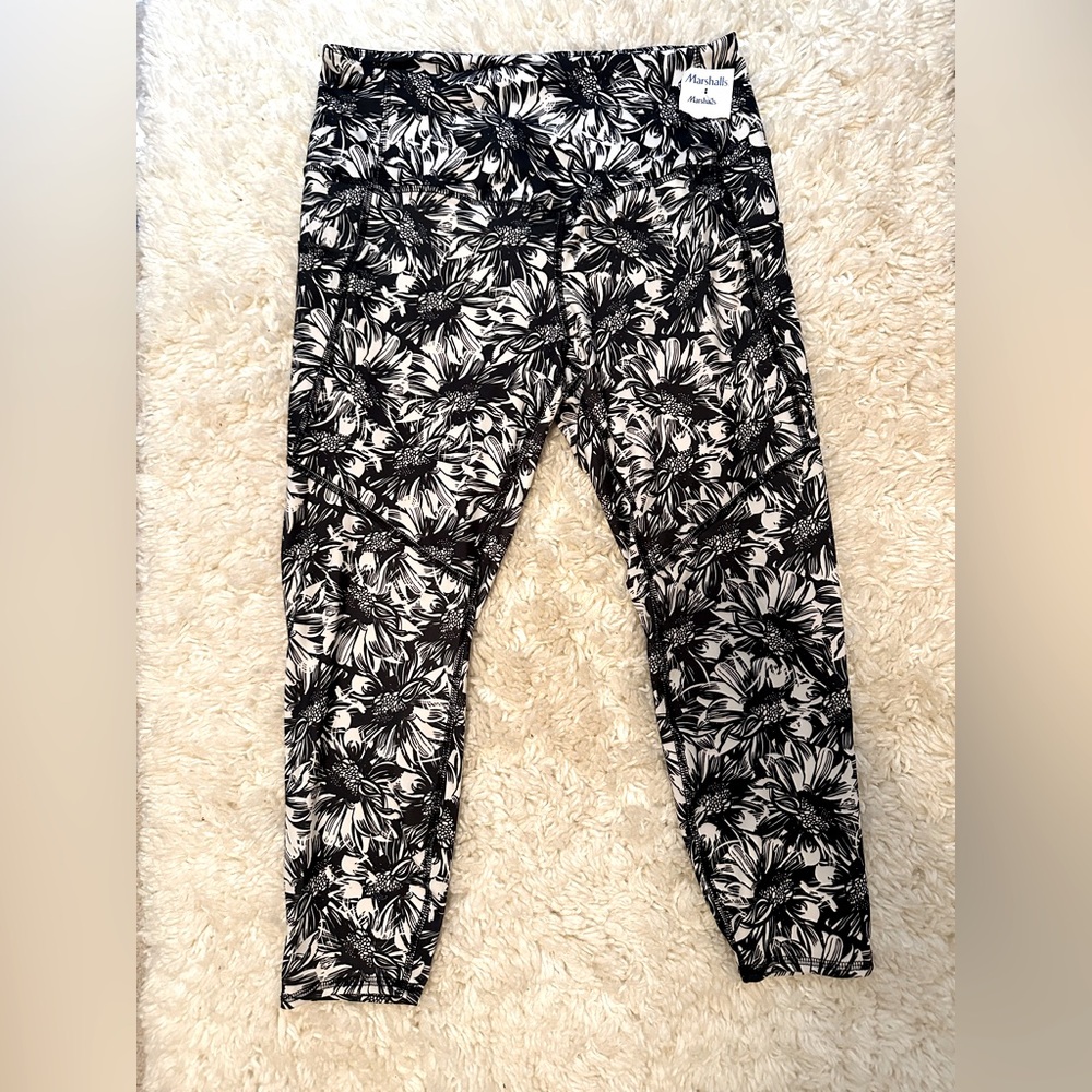 Black and white athletic legging NWT